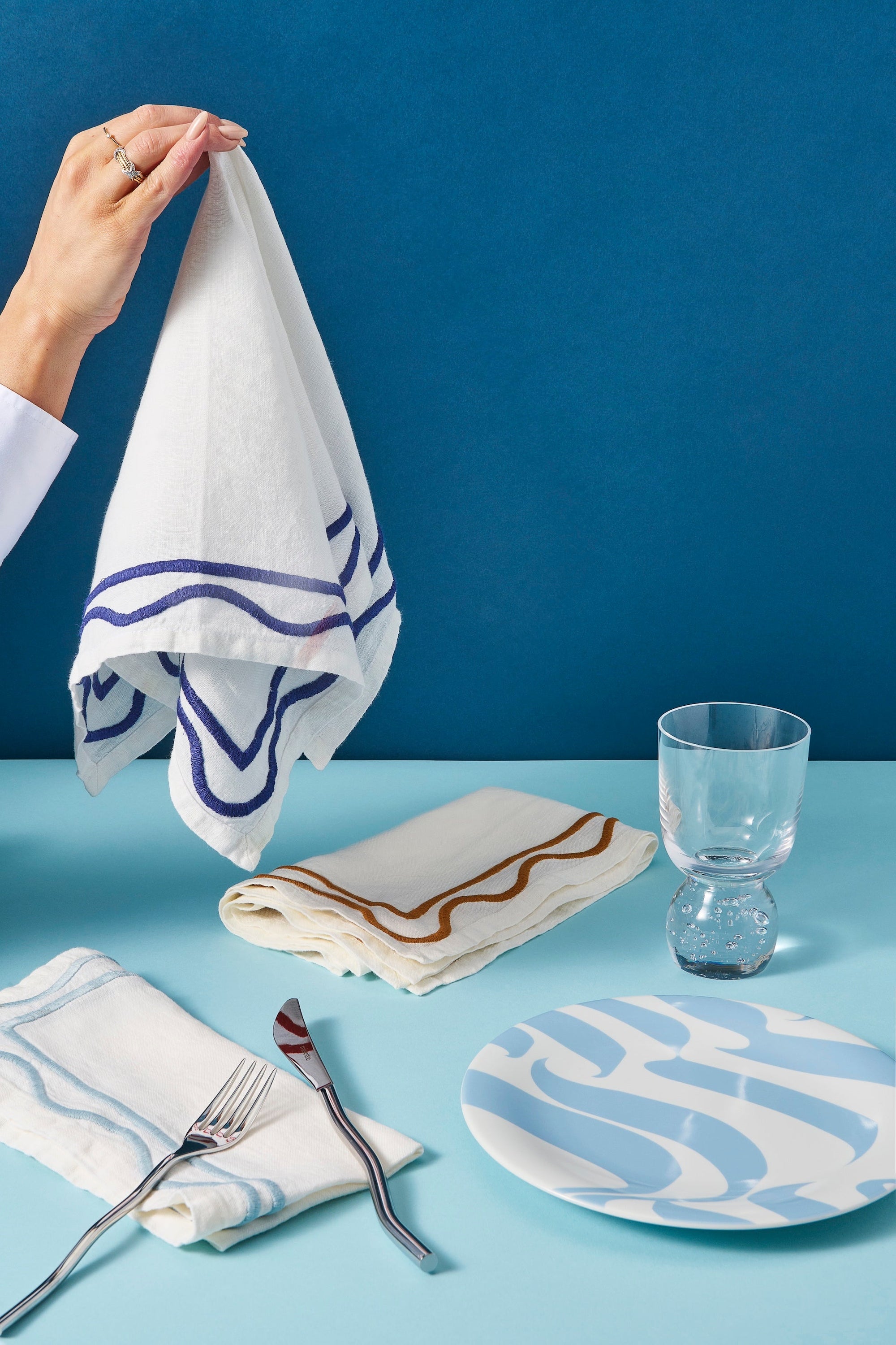 MISETTE Colorblock Embroidered Linen Napkins in Dark Blue (Set of 4)