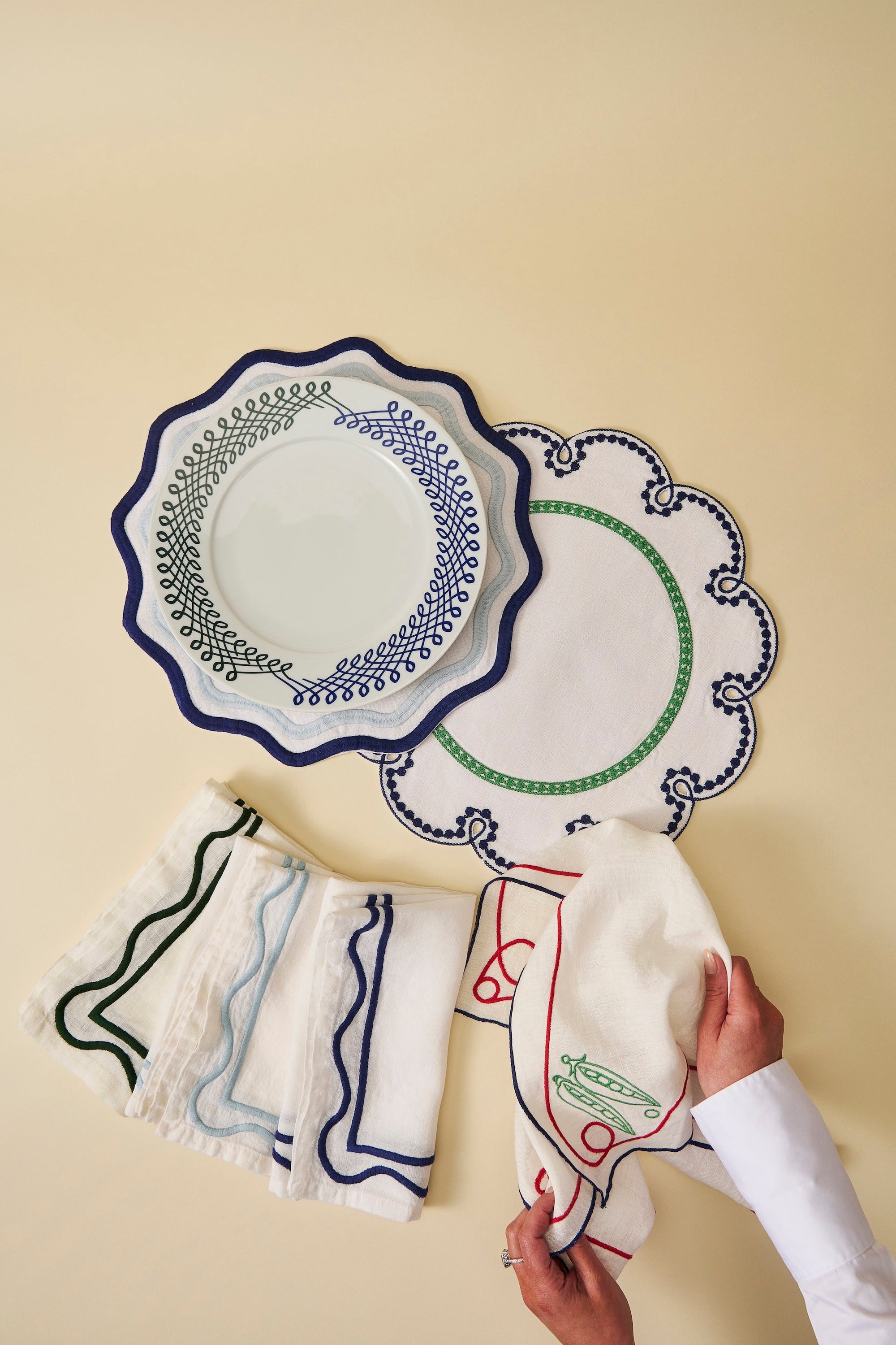 MISETTE Colorblock Embroidered Linen Placemats in Dark Green/Sage (Set of 4)