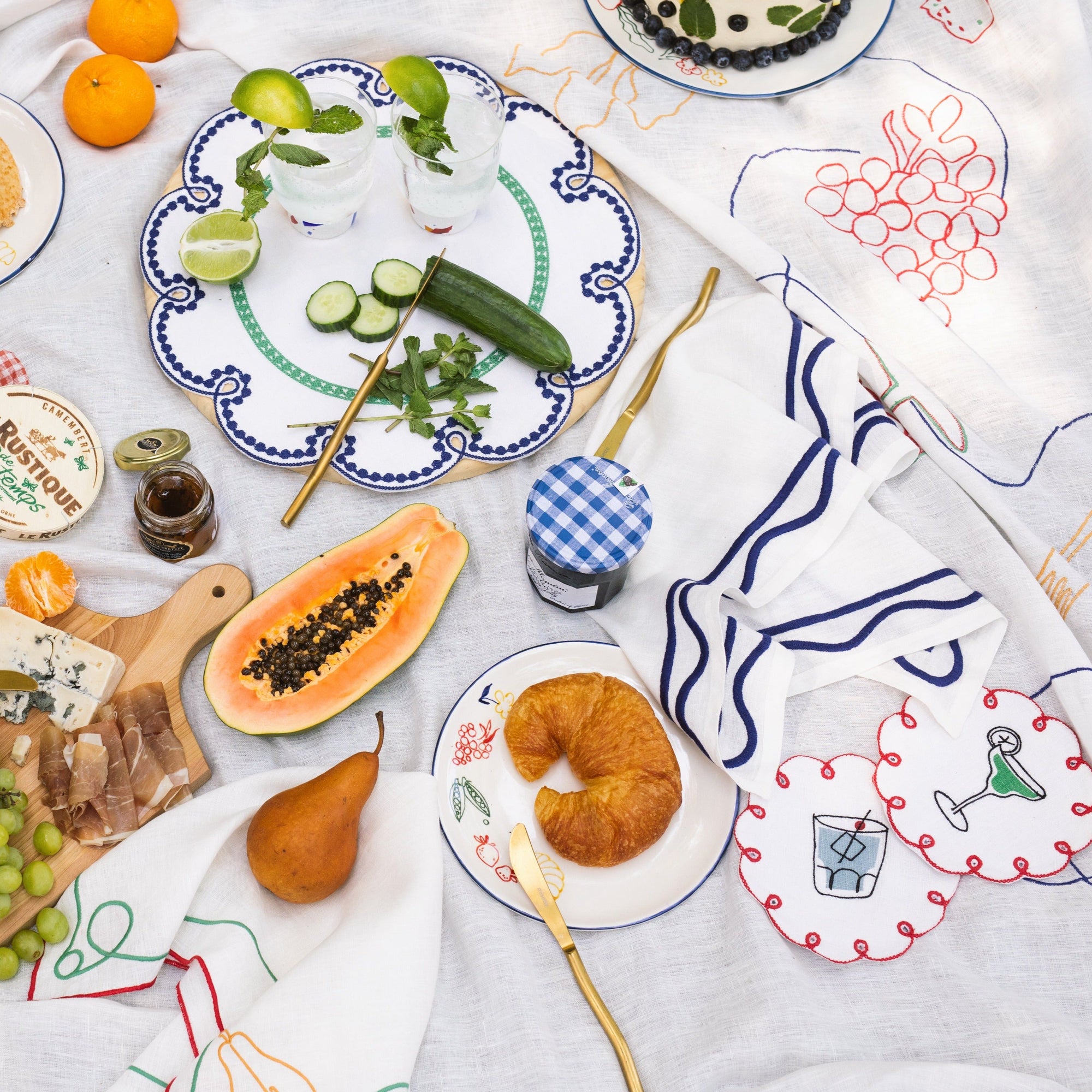 MISETTE Colorblock Embroidered Linen Napkins in Dark Blue (Set of 4)