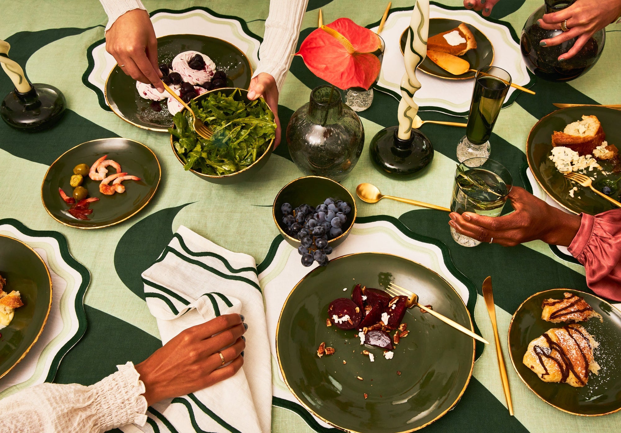 MISETTE Colorblock Embroidered Linen Placemats in Dark Green/Sage (Set of 4)