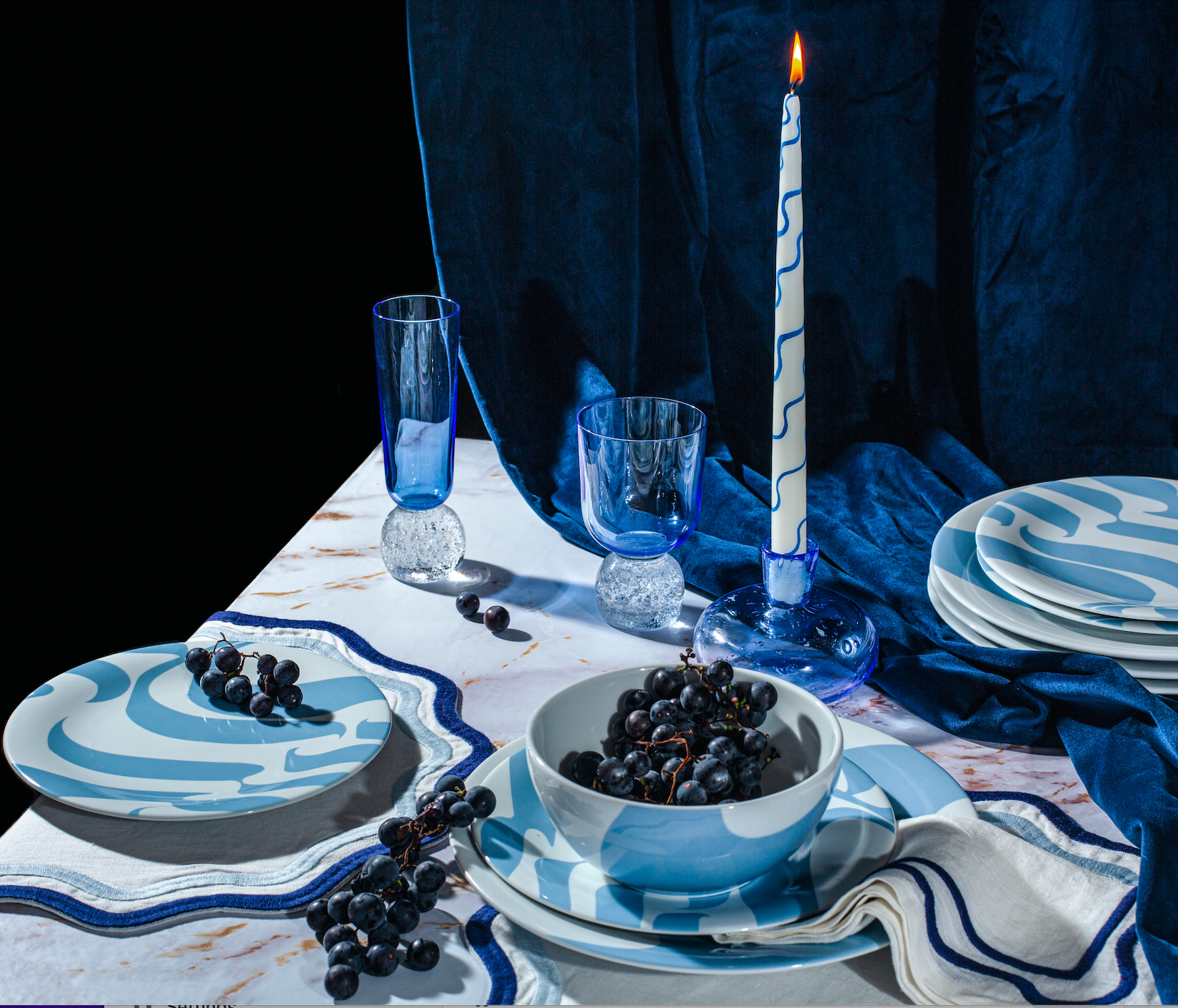MISETTE Colorblock Embroidered Linen Napkins in Dark Blue (Set of 4)