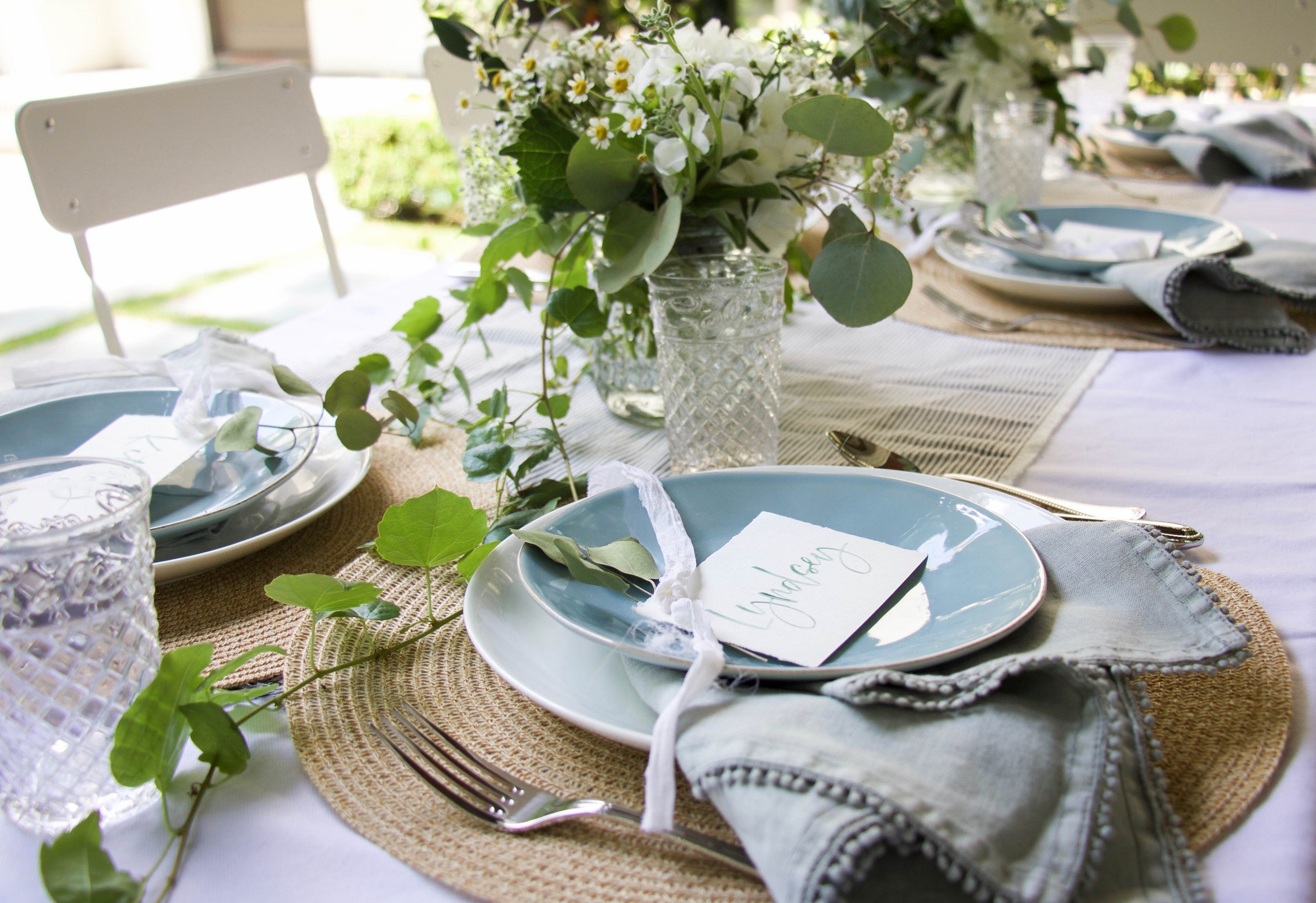 patio party | how to create an easy, organic outdoor tablescape