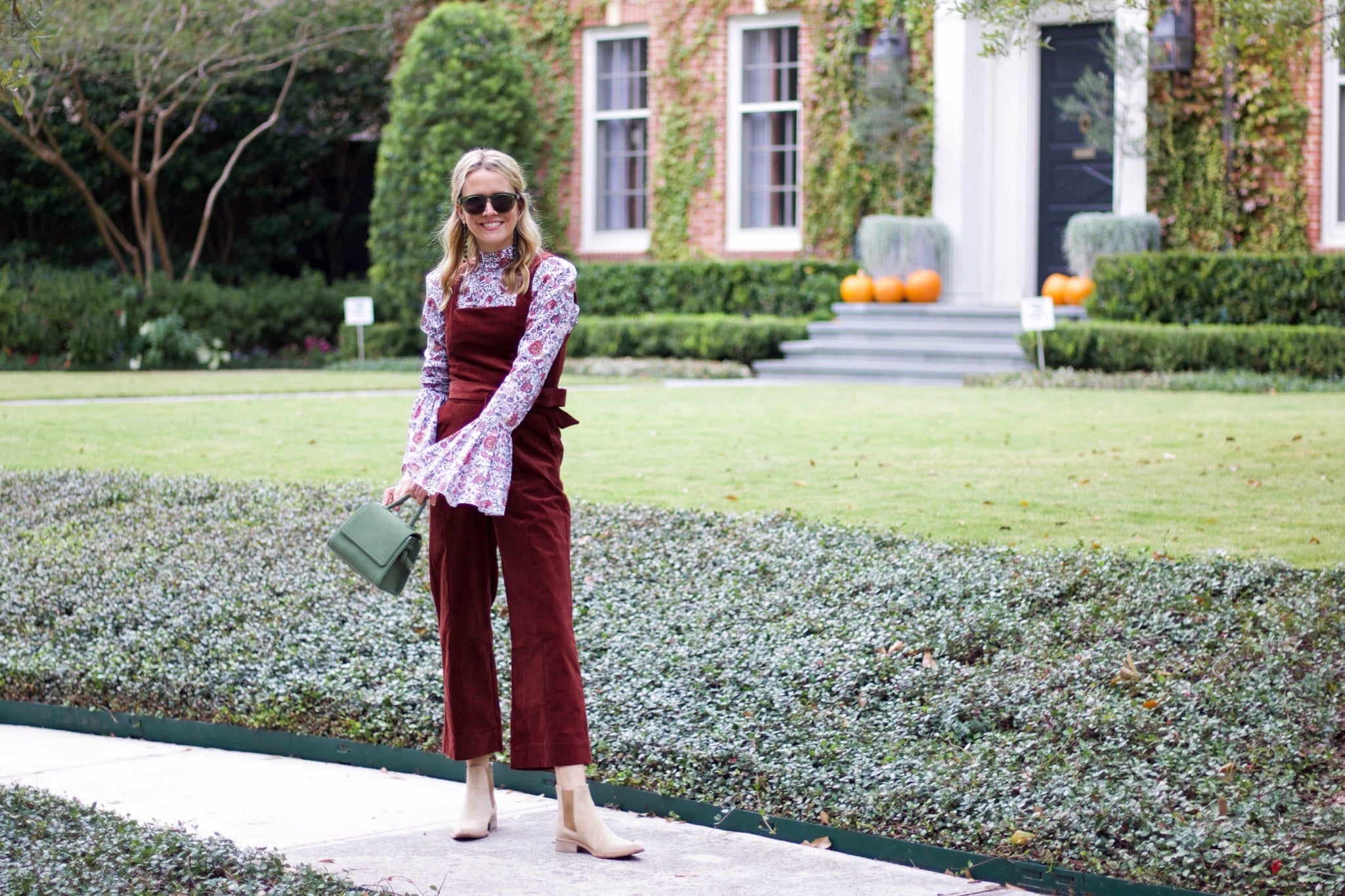 Three On-Theme Thanksgiving Outfits for Your Family Gathering